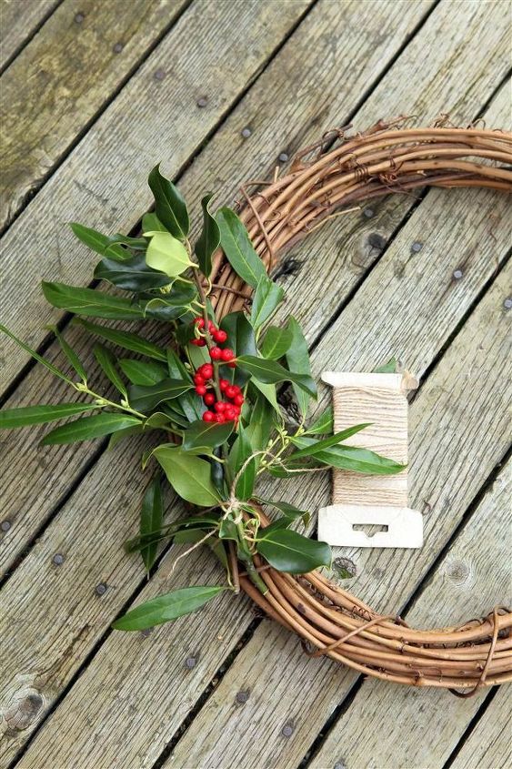 making a fresh evergreen wreath, crafts, doors, flowers, gardening, hydrangea, seasonal holiday decor, wreaths, Using the twine tie the bunch to the grapevine wreath