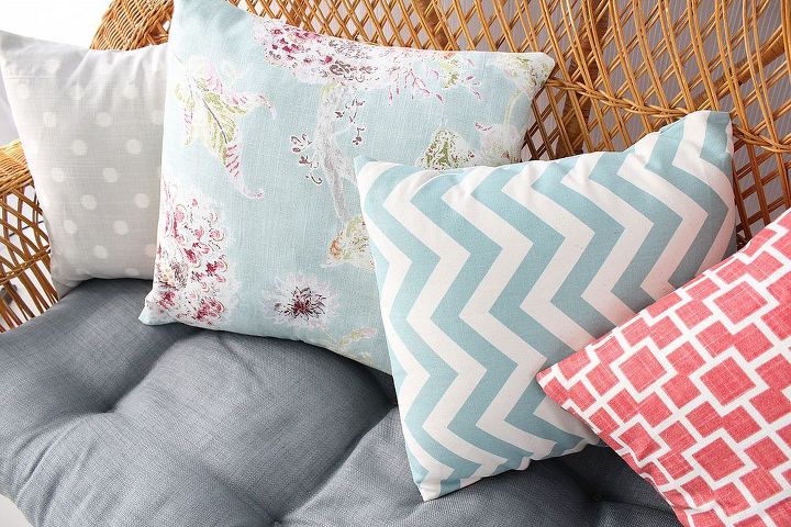 using pillow to bring your furniture together, home decor, painted furniture