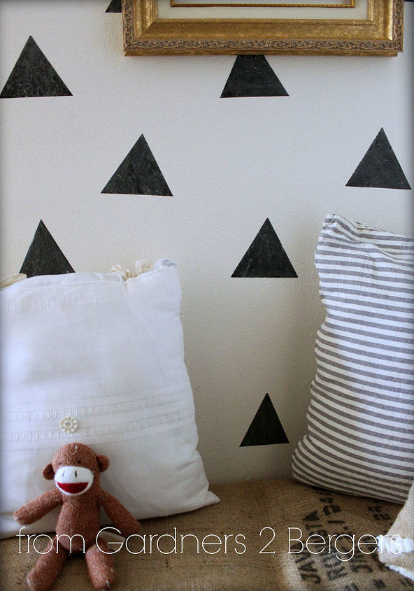 easy niche update diy triangle faux wallpaper, chalkboard paint, crafts, home decor, wall decor