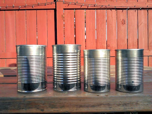 latas de sopa pintadas, Usar uma lata menor dentro de uma lata maior a transformou em um plantador