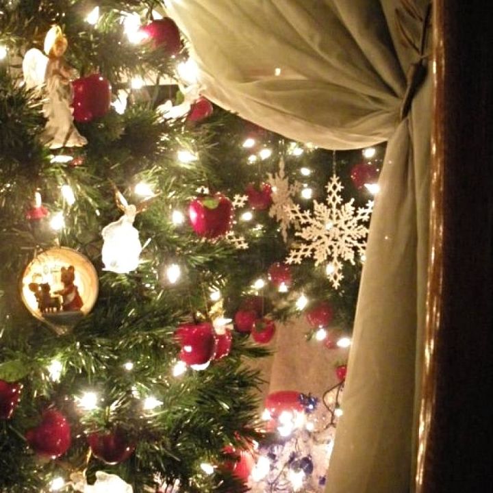 my memory christmas angel tree, christmas decorations, seasonal holiday decor, Love reflections off the window too
