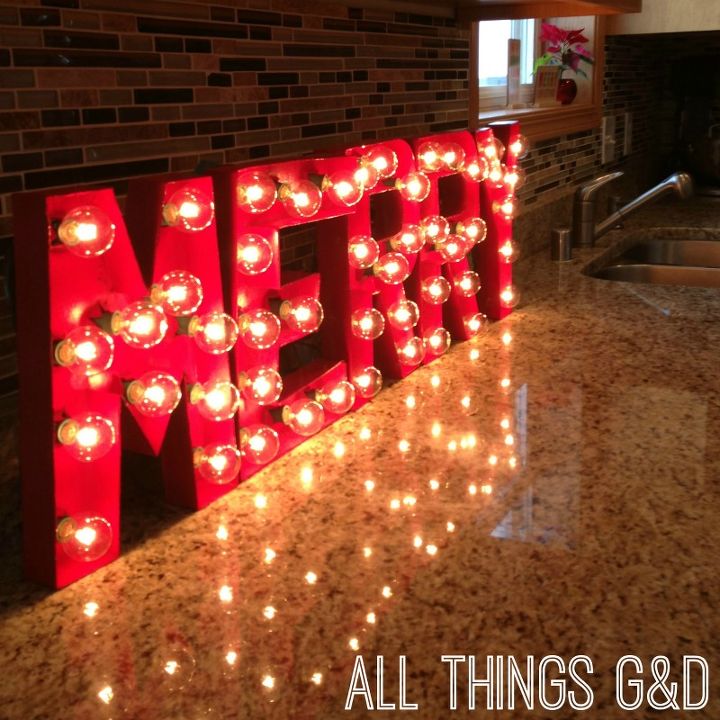 all things g d 2013 holiday home tour, Letras de letreiro DIY feitas com letras de papel o e um fio de luzes