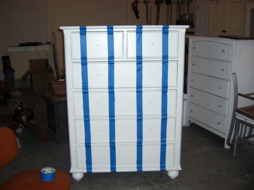 easy dresser makeover, painted furniture, Taped dresser off with painters tape