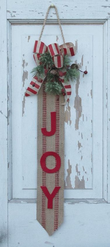 make this cute and easy christmas wallhanging, christmas decorations, crafts, seasonal holiday decor