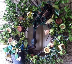 hometour to grandmother s house we go, bathroom ideas, bedroom ideas, home decor, living room ideas, repurposing upcycling, Here is her Summer Wreath Gorgeous