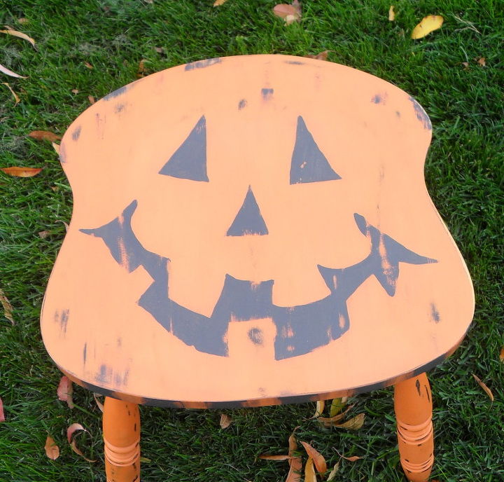 jack uma cadeira quebrada se torna um banquinho para o halloween