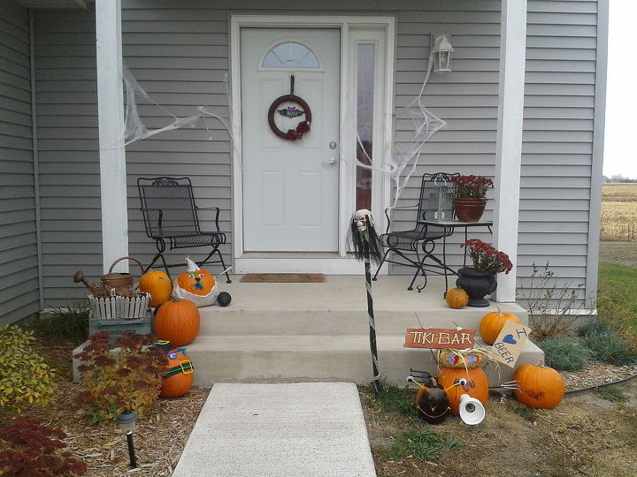 halloween decorations, crafts, curb appeal, halloween decorations, seasonal holiday decor, Leftover pumpkins from halloween party