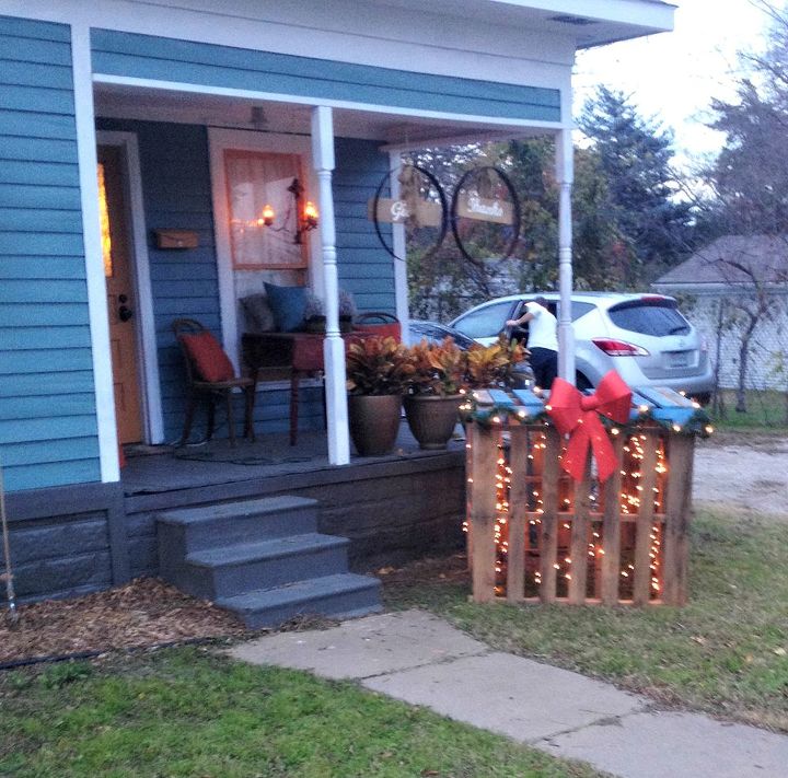 giant gift from pallet wood, christmas decorations, pallet, seasonal holiday decor, At Dusk