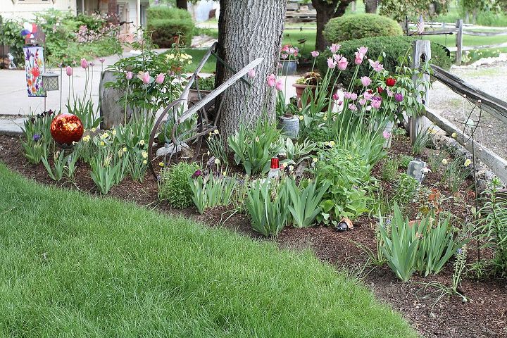 Flower Beds Hometalk Flower Beds Flowers Gardening One Of The 1st Is A Corner