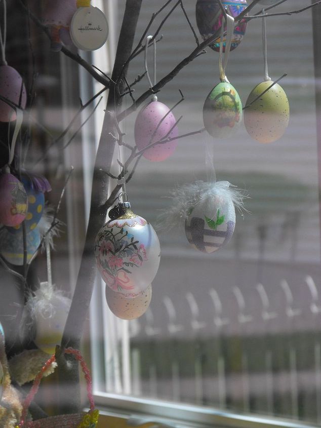 spring, container gardening, easter decorations, flowers, gardening, seasonal holiday d cor, Looking in from outside Easter egg tree in front window