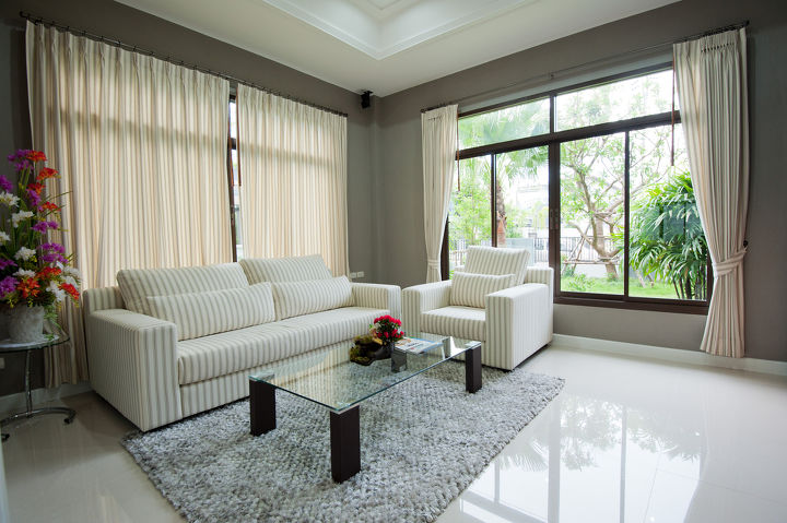 popular decorating mistakes, home decor, reupholster, window treatments, Your curtains should have a floating effect
