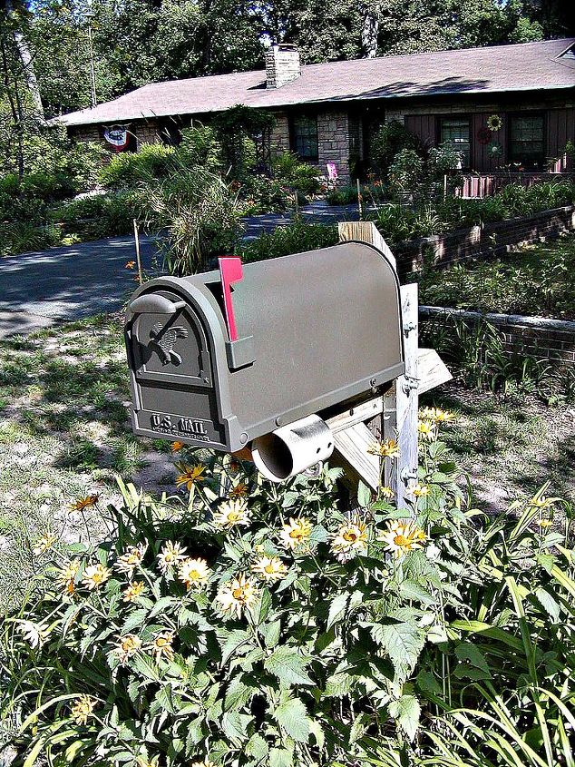 new box in mailbox bed, gardening, New mailbox at the Small House in SW Michigan