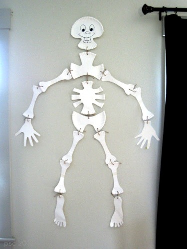 11 kid friendly halloween ideas, crafts, halloween decorations, seasonal holiday decor, Paper Plate Skeleton Cheap and easy craft even comes with templates More Halloween ideas here