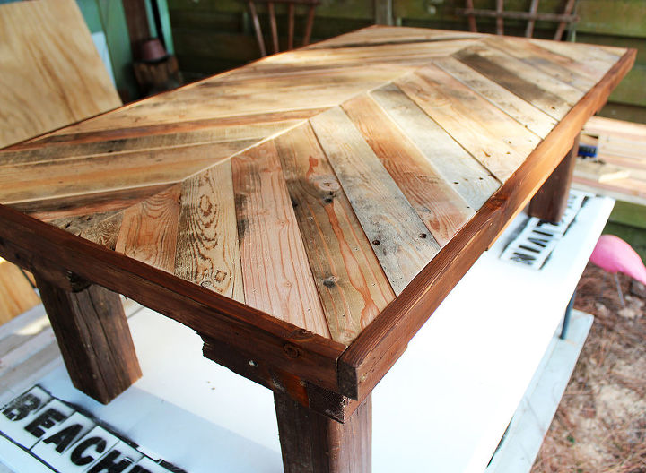 pallet wood coffee table, chalk paint, how to, painted furniture, pallet, repurposing upcycling, Lower portion stained