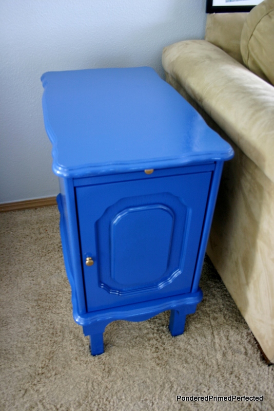 end table makeover for living room, painted furniture, Gave the entire piece a new look with some bright blue paint