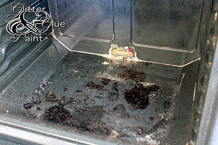 how to clean your oven, appliances, cleaning tips, This was my dirty oven when we moved in our house