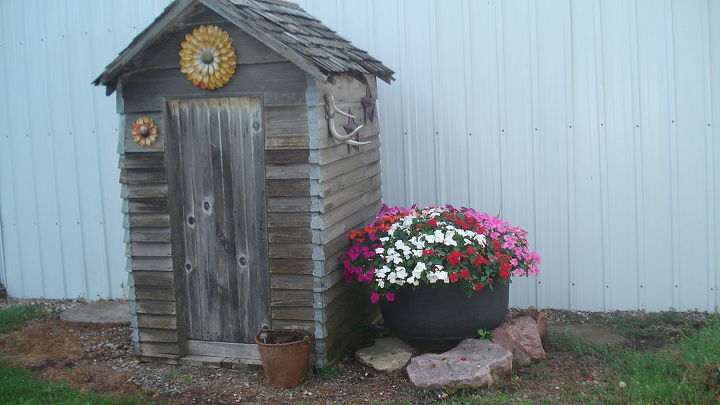 outhouse, outdoor living