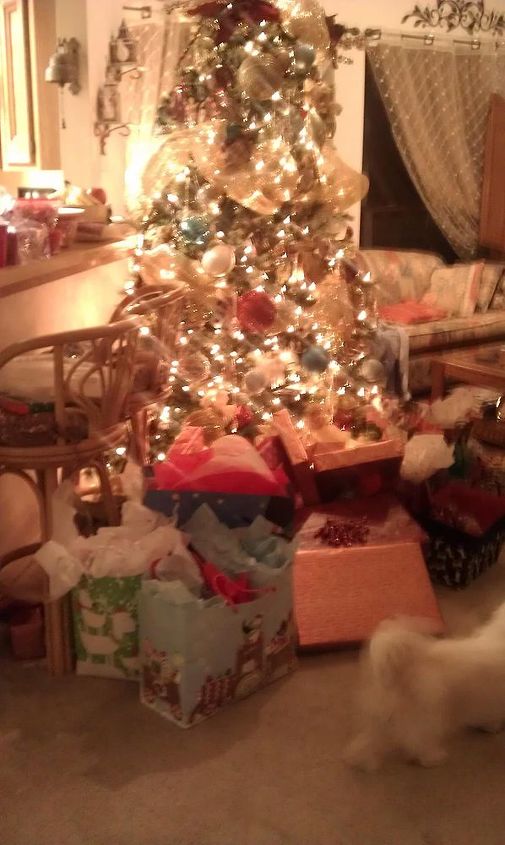 welcome to our christmas, christmas decorations, seasonal holiday decor, Hark the Harold Angel Tree