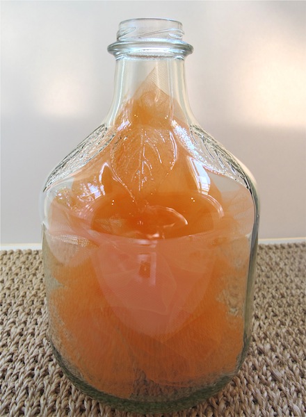 projeto de reutilizao de abbora garrafa em um castial de abbora, Insira o tule laranja de 15 por 60 Parece cada vez mais uma ab bora
