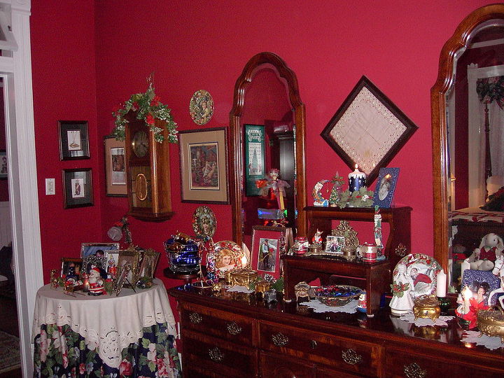 eu amo decorar nossa rainha anne vitoriana de 1895 para o natal com 12 rvores, Mais decora es no quarto principal