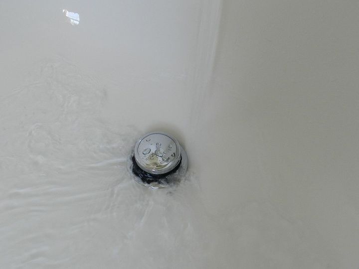 tutorial para limpar o ralo da banheira, Drenar tudo fixo