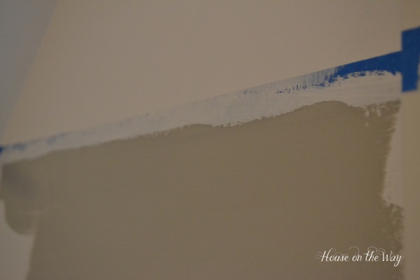 como pintar listras perfeitas em sua parede, A chave para a listra perfeita pintar sobre a fita do pintor com a cor base antes de adicionar a cor da listra