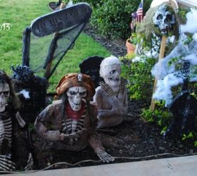 is your porch full of autumn color or spooky halloween, halloween decorations, porches, seasonal holiday decor