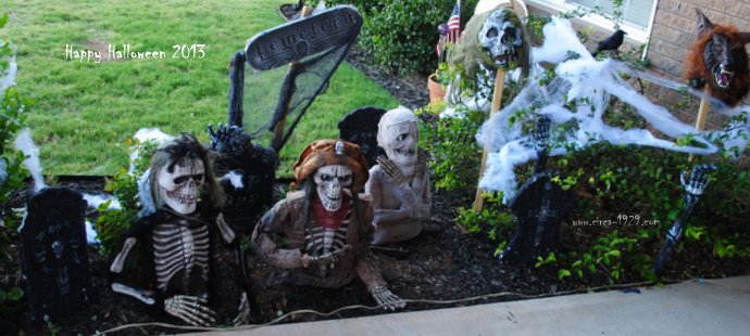 is your porch full of autumn color or spooky halloween, halloween decorations, porches, seasonal holiday decor