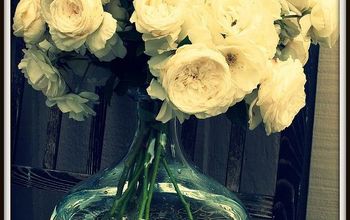 Use white roses to fill a vase