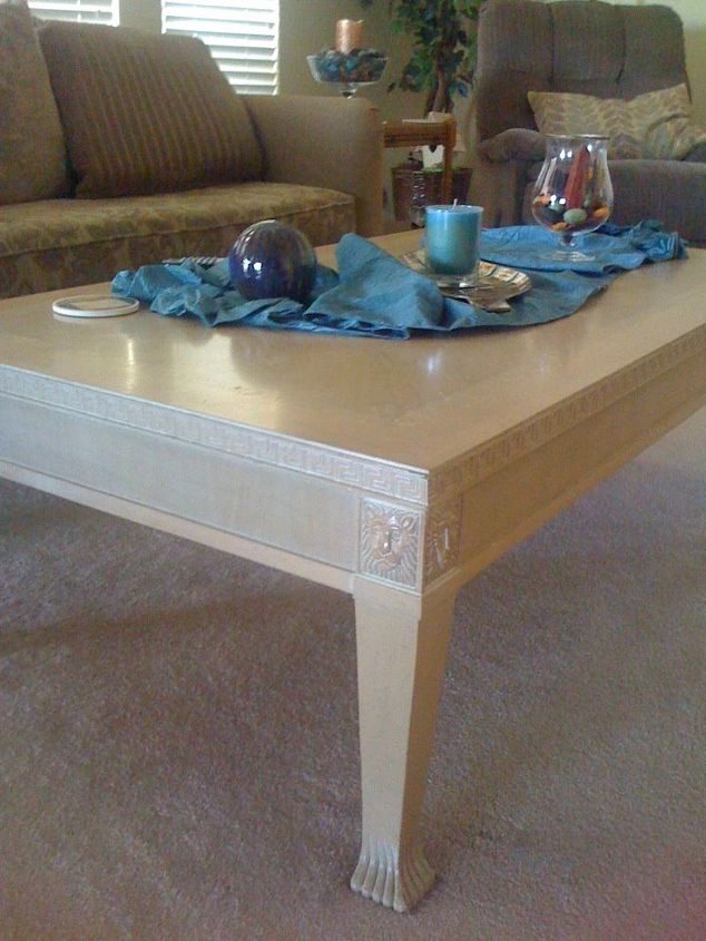reforma de mesa e sof, Mesa de centro com acabamento loiro Bonito mas combina com o tapete