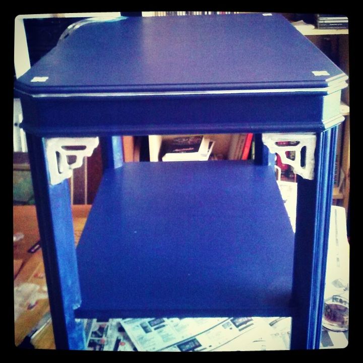 minha mesa de estncil azul quando um pouco de stencil no suficiente, A mesa rec m pintada
