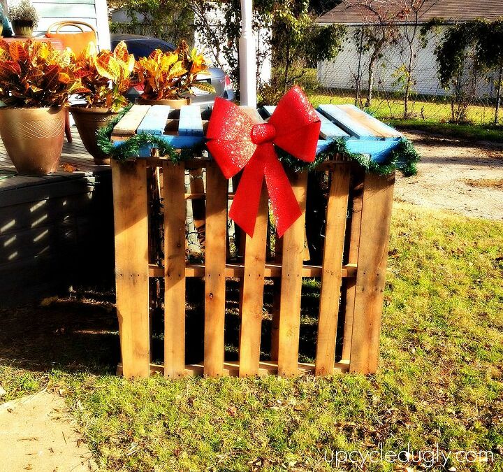 giant gift from pallet wood, christmas decorations, pallet, seasonal holiday decor, Giant Christmas Gift made of Pallets