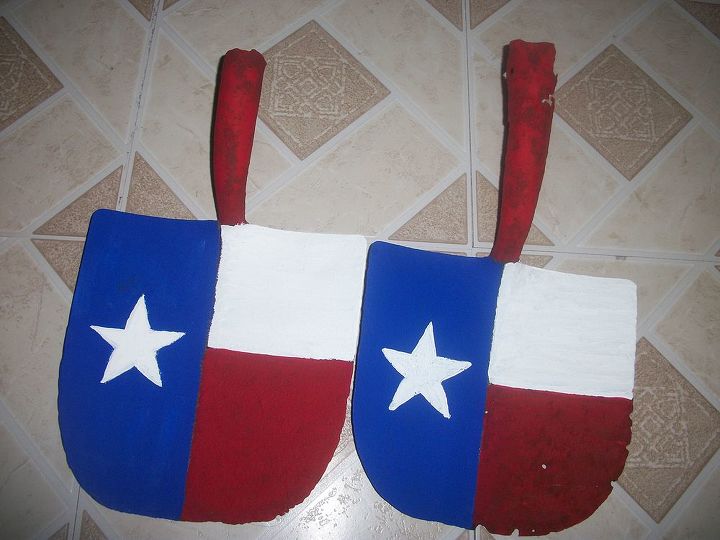 convertir viejas palas oxidadas en coloridas obras de arte, Bandera de Texas pala de cara corta