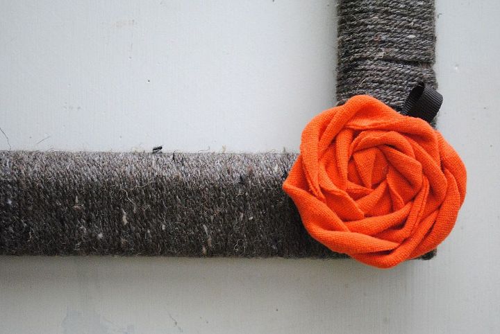 pumpkin rolled fabric rosette, crafts, On a yarn wrapped frame