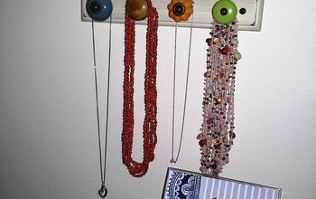 DIY: Necklace Hanger