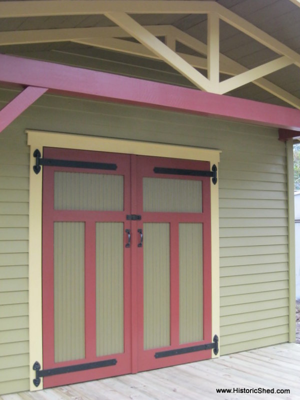 cobertizo a medida para complementar un bungalow artesanal, Detalle del porche del cobertizo