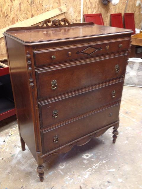 an old dresser gets a new look, chalk paint, painted furniture