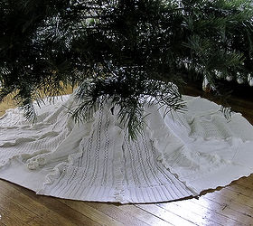 sweater tree skirt, christmas decorations, repurposing upcycling, seasonal holiday decor, Finished tree skirt