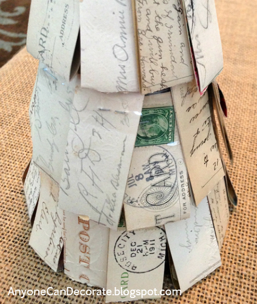 rvores de natal feitas de cartes postais antigos