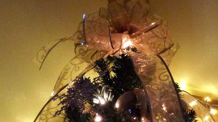 my silver and gold themed christmas tree, seasonal holiday d cor, I watched some how to videos to make my Bow Tree Topper