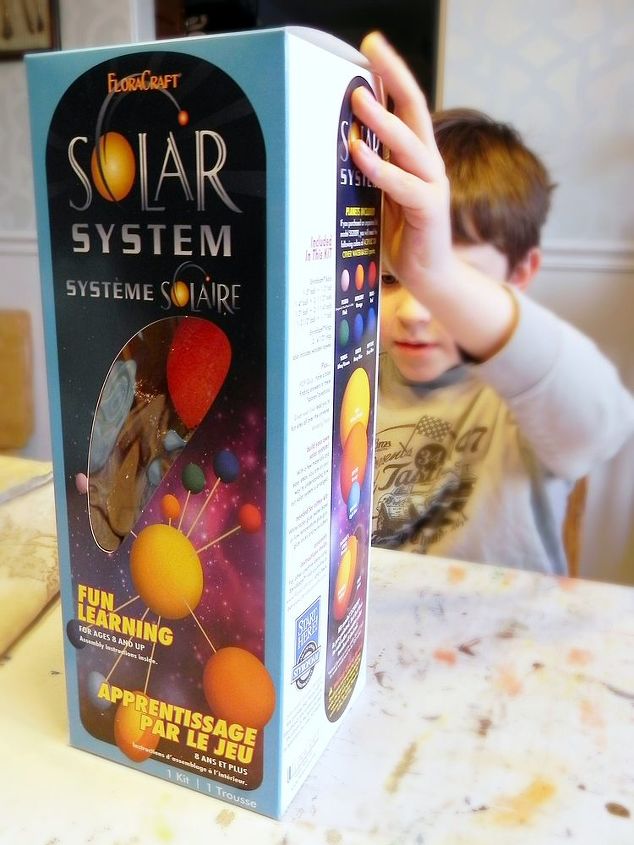 diy star wars mobile homecrafts, Mi hijo de 6 a os y yo creamos el m vil con un kit de sistema solar de FloraCraft