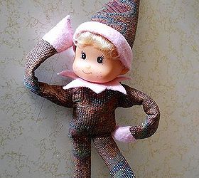 diy pixie elf en shelf, Montaje viste a tu elfo con el traje ponle el cuello y luego ponle la cabeza Ponle el sombrero Ya est listo para posar