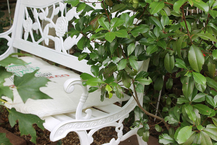 garden bench cushion plastic grass sack, flowers, gardening, outdoor furniture, outdoor living, painted furniture