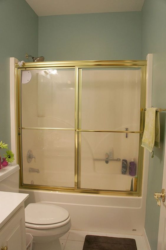easy ways to update an outdated bathroom, bathroom ideas, home decor, Bathroom Before