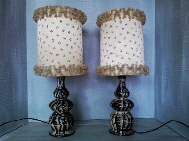 ruffle trimmed lamp shades with glam, crafts, home decor, This is how the lamp shades looked when I first spotted the lamps in antique store in Kentucky
