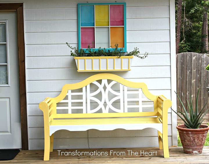 transforme um deck de quintal estilo diy para adicionar cor e charme para um espao, O banco de madeira de teca plantador e moldura da janela s o um trio de cores