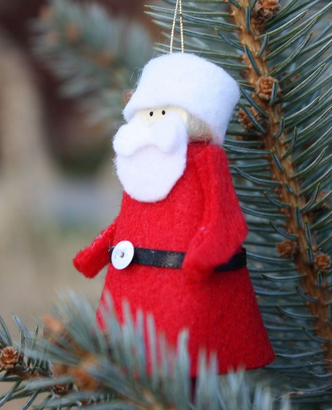 clothespin santa ornament, christmas decorations, crafts, seasonal holiday decor, Santa s body is a painted clothespin and his clothes are crafted from felt