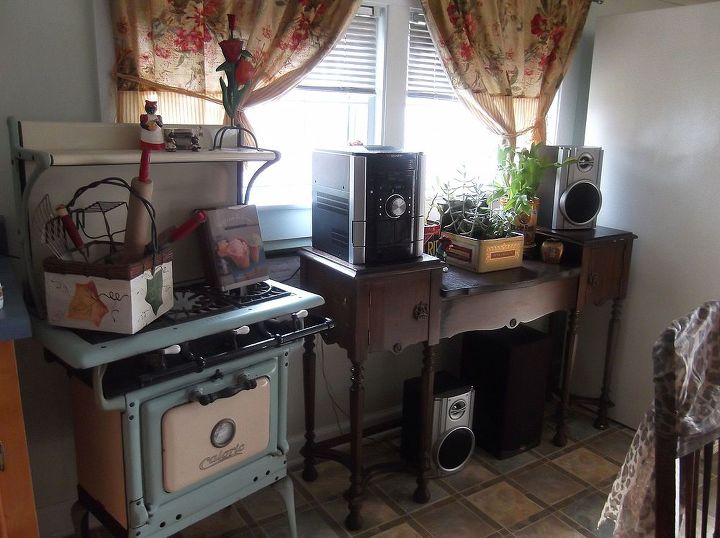stereo station, flowers, gardening, home decor, repurposing upcycling, And i didn t have to remove my vintage stove Yippee