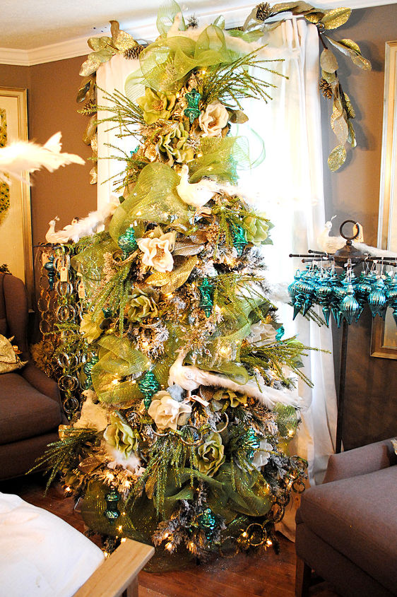 some dreamy holiday decor, christmas decorations, home decor, seasonal holiday decor, wreaths, Peacock themed Christmas Tree