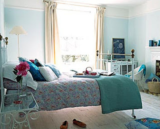 blue and white rooms a classic with new twists, home decor, Adding teal and some pink to this blue and white room changes it completely